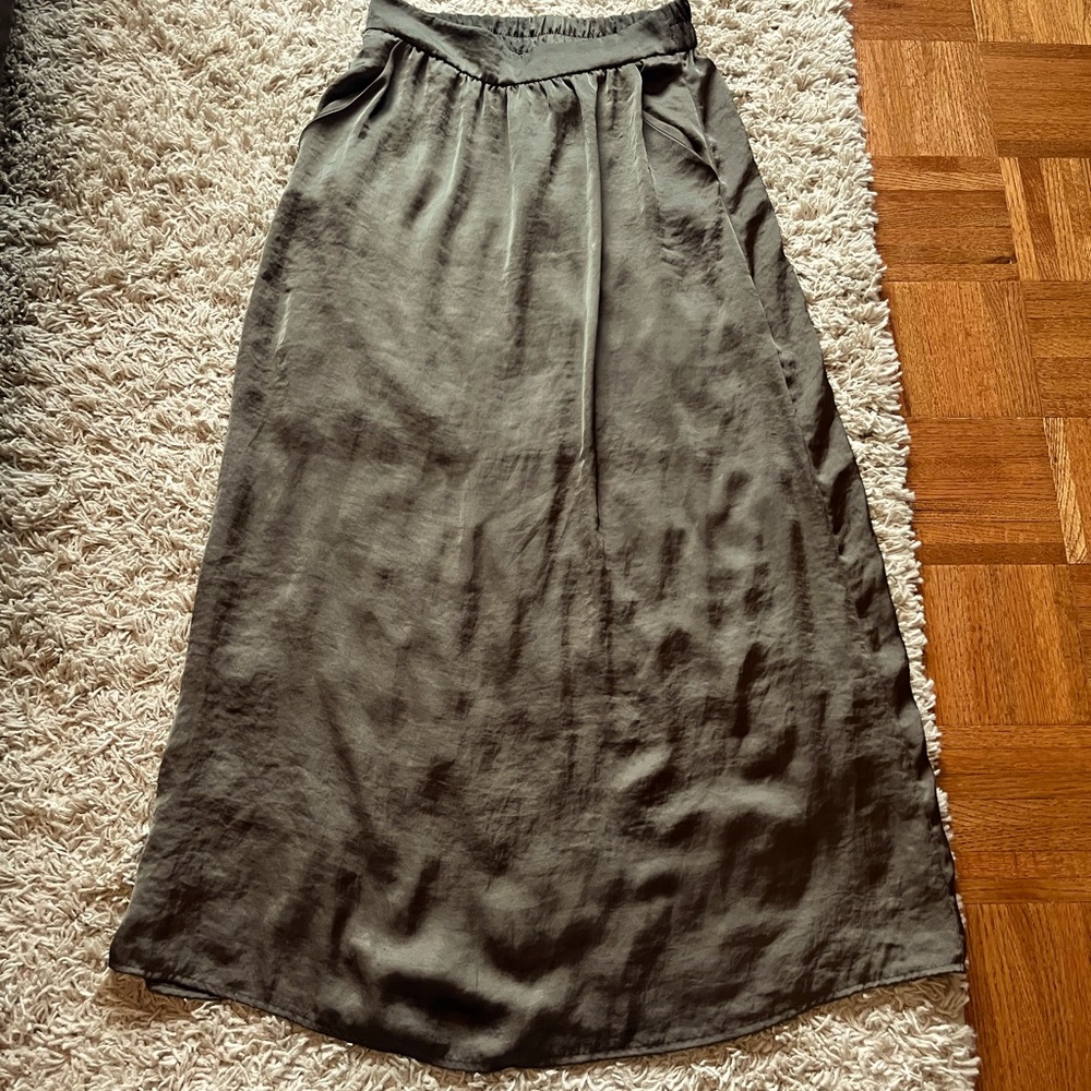 Satin skirt with pockets